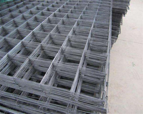  产品中心 铁丝网片 材质: 电焊铁丝网片是采用优质黑铁丝(低碳